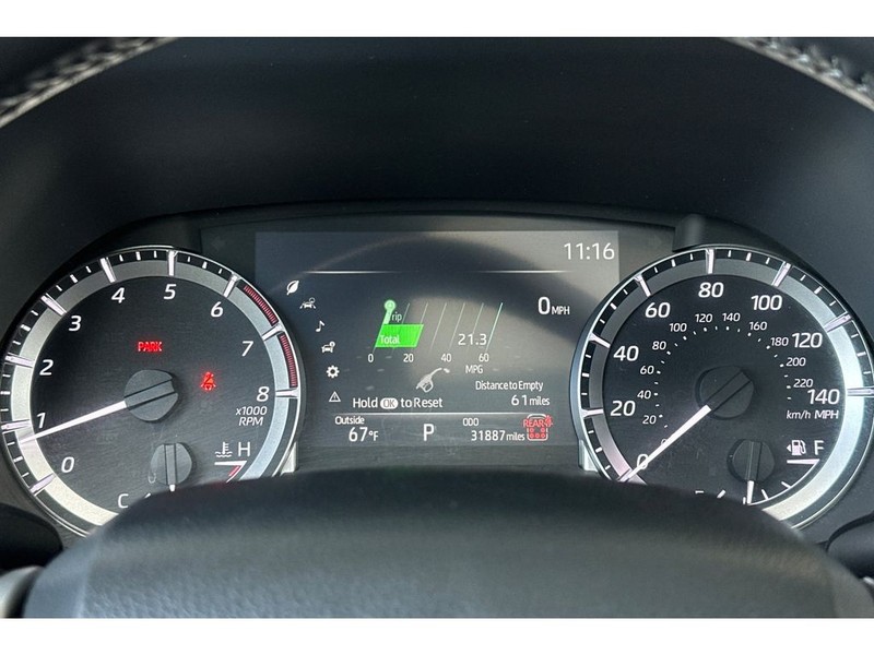 Toyota Highlander Vehicle Full-screen Gallery Image 30