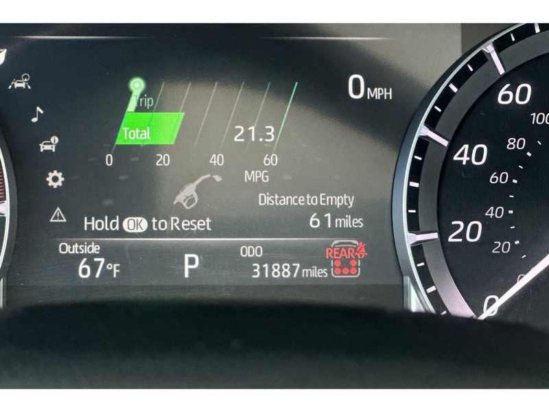 Toyota Highlander Vehicle Full-screen Gallery Image 31