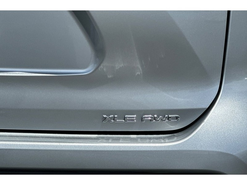 Toyota Highlander Vehicle Full-screen Gallery Image 34