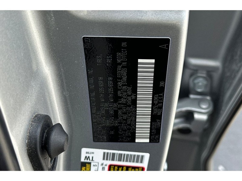Toyota Highlander Vehicle Full-screen Gallery Image 35