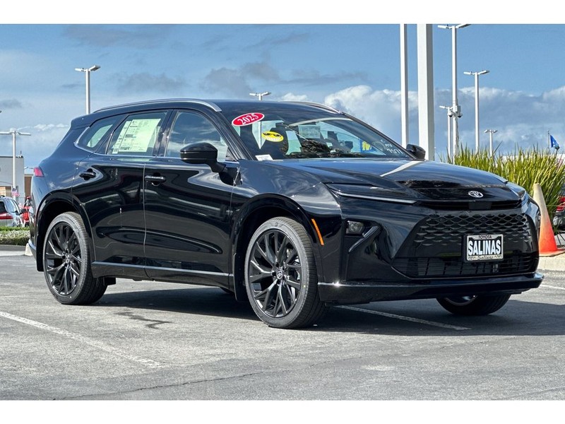 Toyota Crown Signia Vehicle Full-screen Gallery Image 02