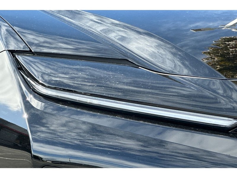 Toyota Crown Signia Vehicle Full-screen Gallery Image 22