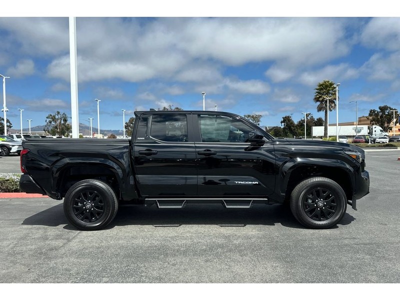 Toyota Tacoma Vehicle Full-screen Gallery Image 03