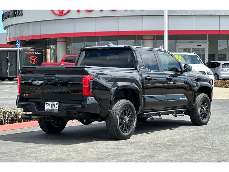 Toyota Tacoma Vehicle Full-screen Gallery Image 04