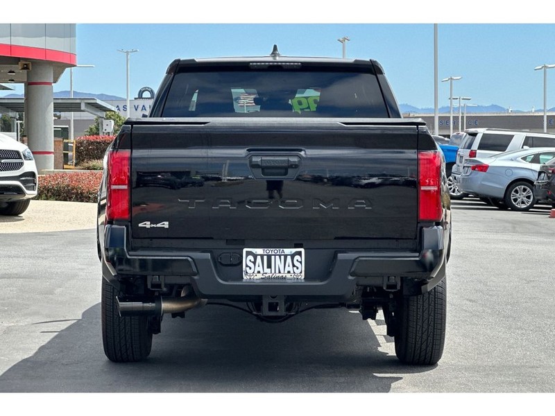 Toyota Tacoma Vehicle Full-screen Gallery Image 05