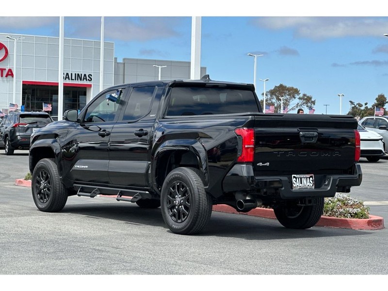 Toyota Tacoma Vehicle Full-screen Gallery Image 06