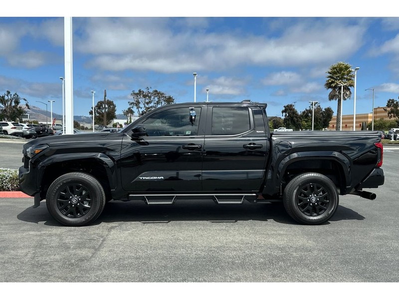 Toyota Tacoma Vehicle Full-screen Gallery Image 07
