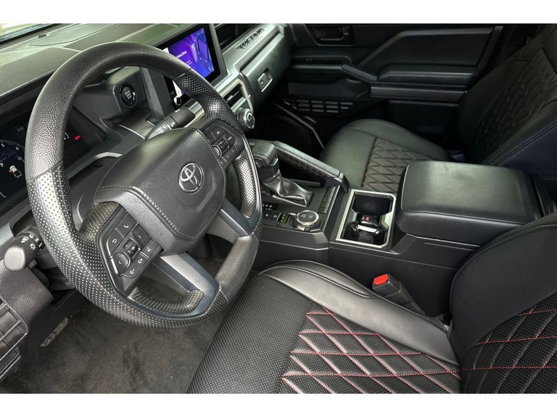 Toyota Tacoma Vehicle Full-screen Gallery Image 10