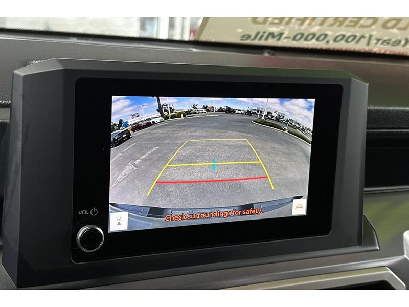 Toyota Tacoma Vehicle Full-screen Gallery Image 20