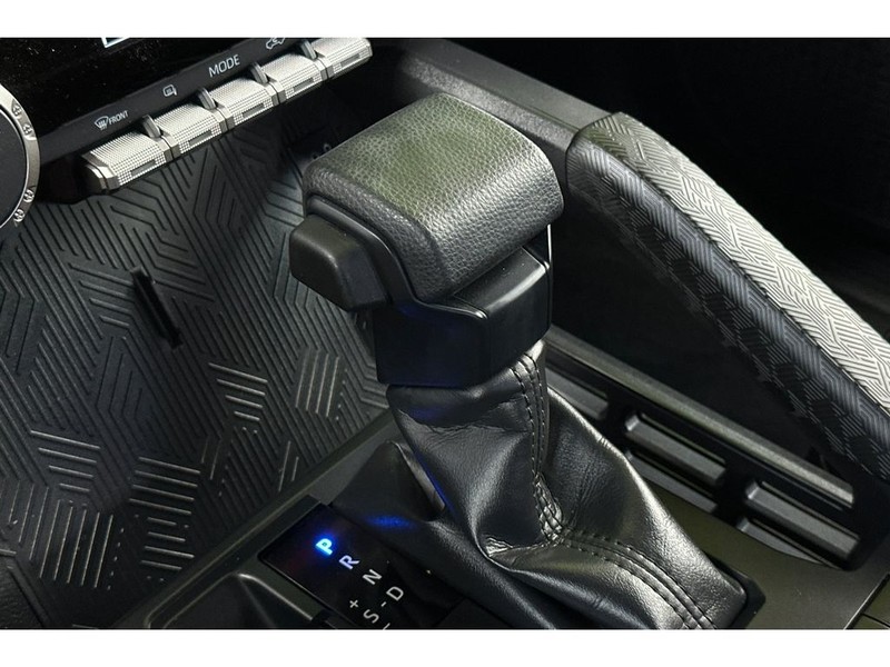 Toyota Tacoma Vehicle Full-screen Gallery Image 22