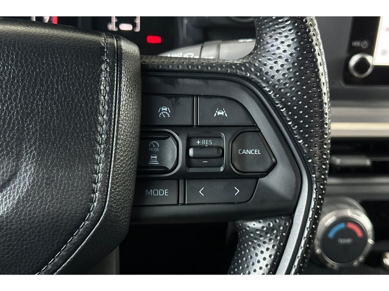 Toyota Tacoma Vehicle Full-screen Gallery Image 26