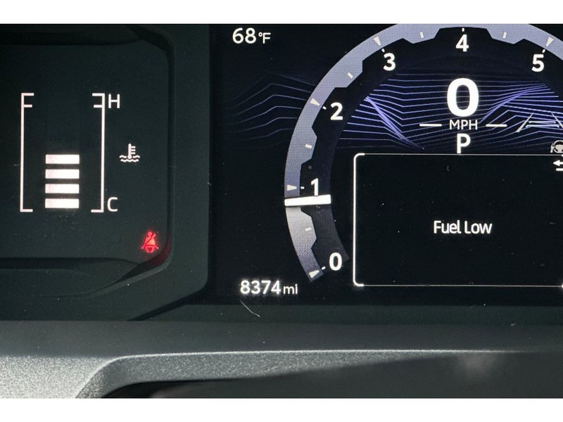 Toyota Tacoma Vehicle Full-screen Gallery Image 28