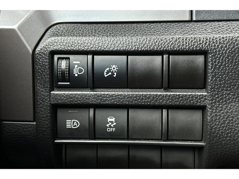 Toyota Tacoma Vehicle Full-screen Gallery Image 29