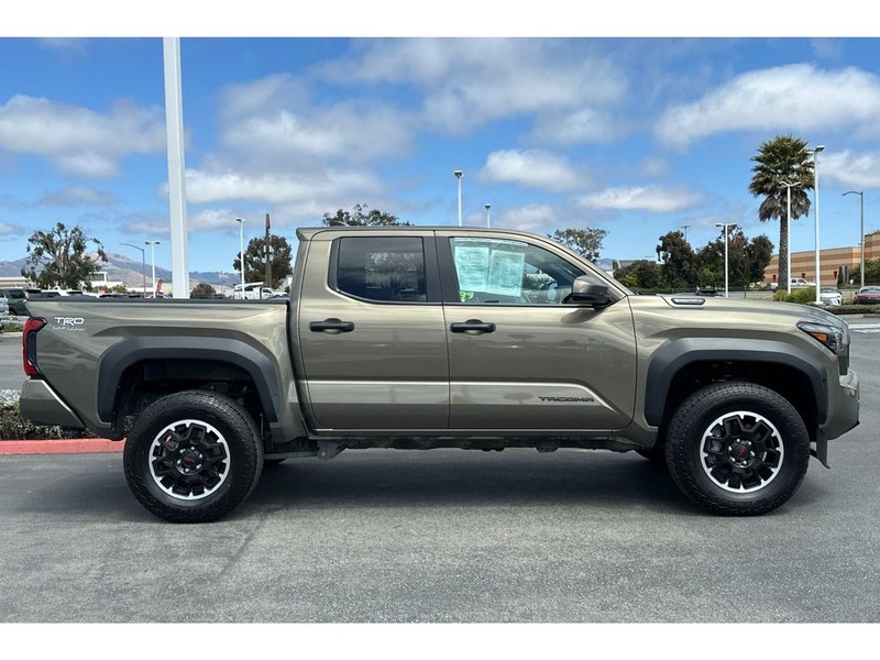 Toyota Tacoma Hybrid Vehicle Full-screen Gallery Image 03