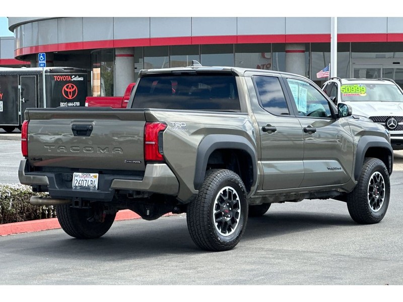 Toyota Tacoma Hybrid Vehicle Full-screen Gallery Image 04