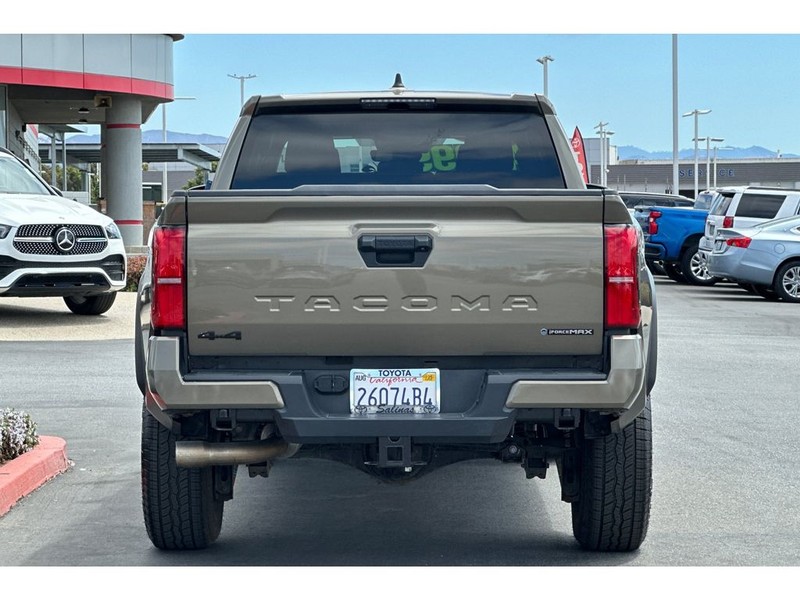 Toyota Tacoma Hybrid Vehicle Full-screen Gallery Image 05
