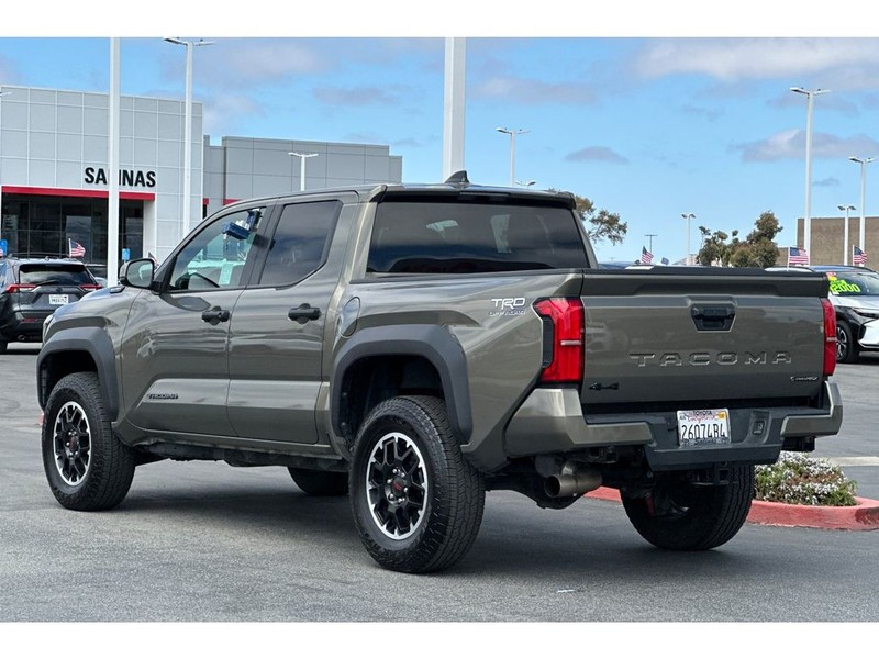 Toyota Tacoma Hybrid Vehicle Full-screen Gallery Image 06