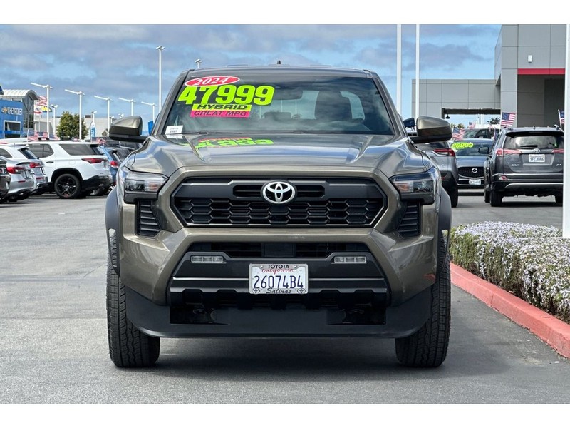 Toyota Tacoma Hybrid Vehicle Full-screen Gallery Image 09