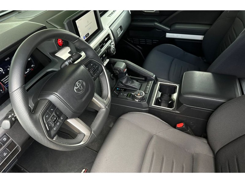 Toyota Tacoma Hybrid Vehicle Full-screen Gallery Image 10