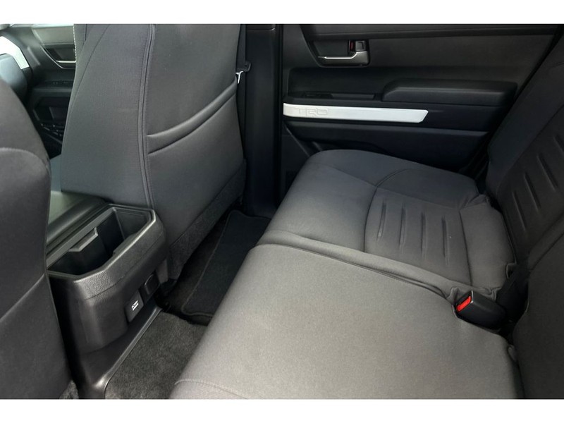 Toyota Tacoma Hybrid Vehicle Full-screen Gallery Image 13