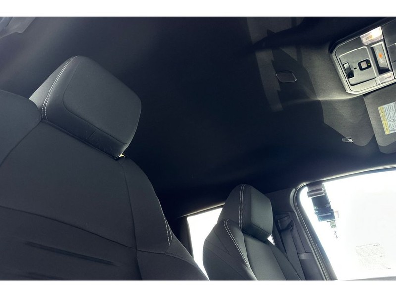Toyota Tacoma Hybrid Vehicle Full-screen Gallery Image 17