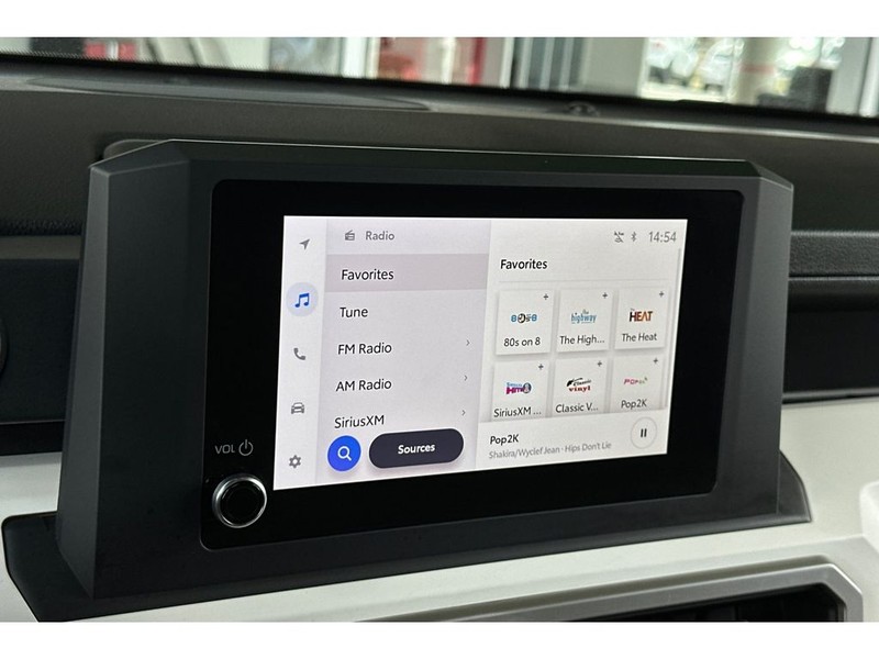 Toyota Tacoma Hybrid Vehicle Full-screen Gallery Image 19