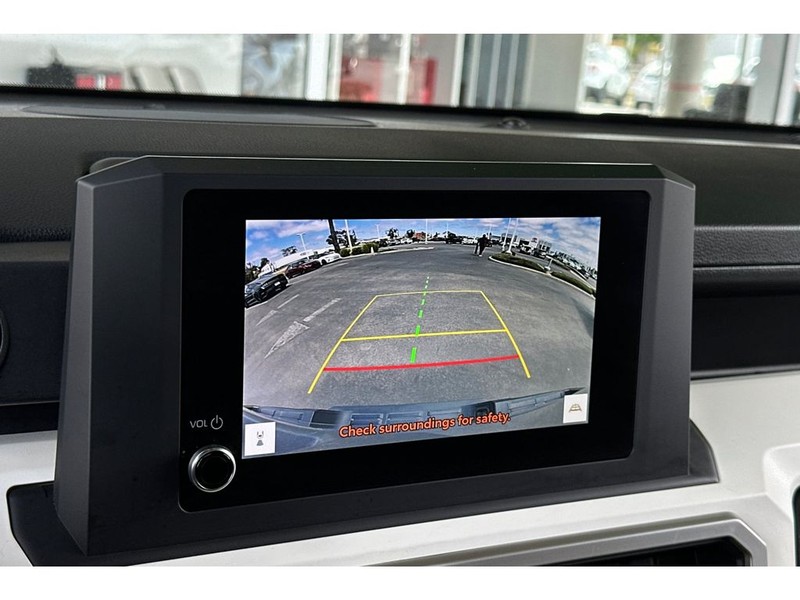 Toyota Tacoma Hybrid Vehicle Full-screen Gallery Image 20