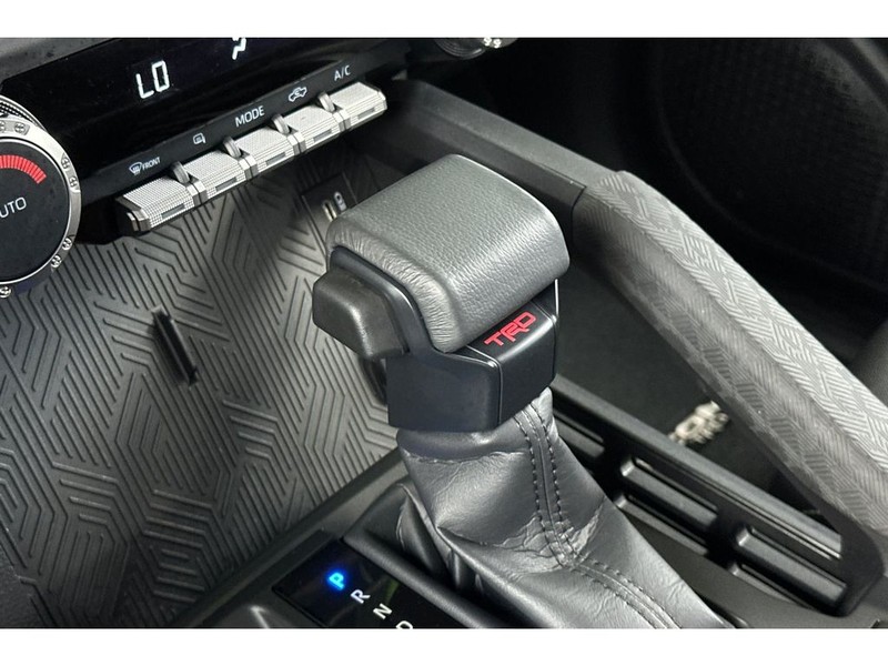 Toyota Tacoma Hybrid Vehicle Full-screen Gallery Image 22