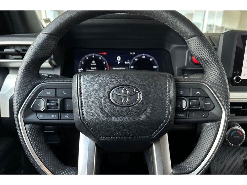 Toyota Tacoma Hybrid Vehicle Full-screen Gallery Image 24