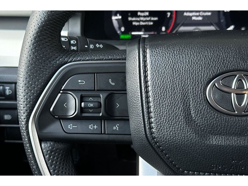 Toyota Tacoma Hybrid Vehicle Full-screen Gallery Image 25