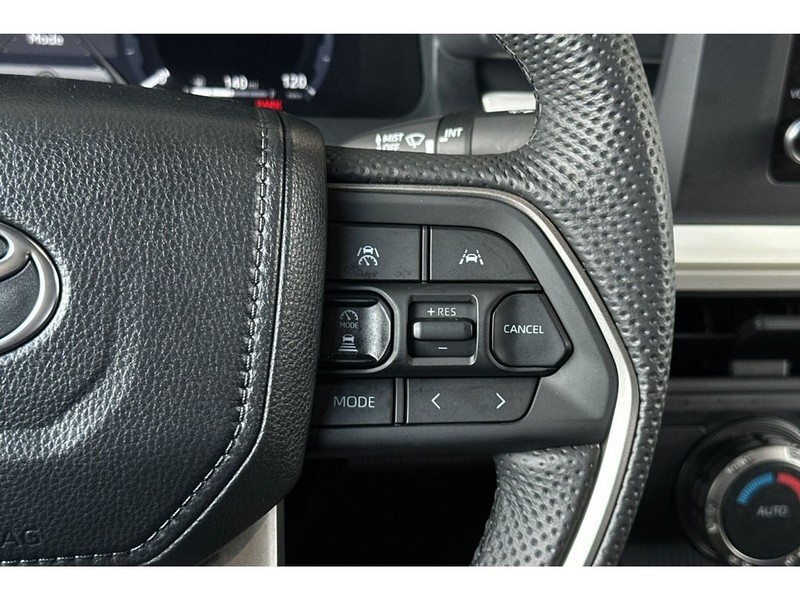 Toyota Tacoma Hybrid Vehicle Full-screen Gallery Image 26