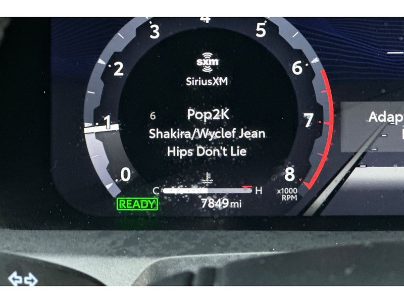Toyota Tacoma Hybrid Vehicle Full-screen Gallery Image 28