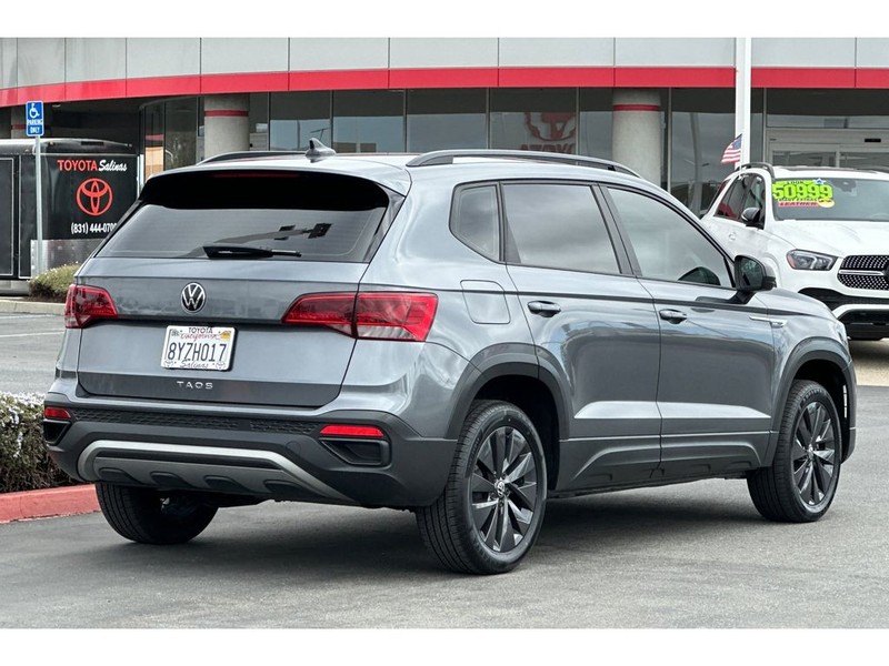 Volkswagen Taos Vehicle Full-screen Gallery Image 04