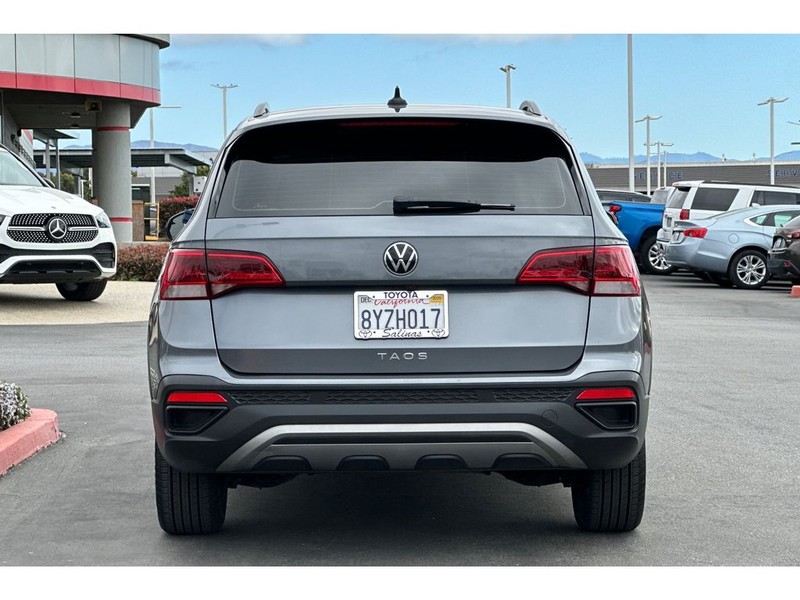 Volkswagen Taos Vehicle Full-screen Gallery Image 05