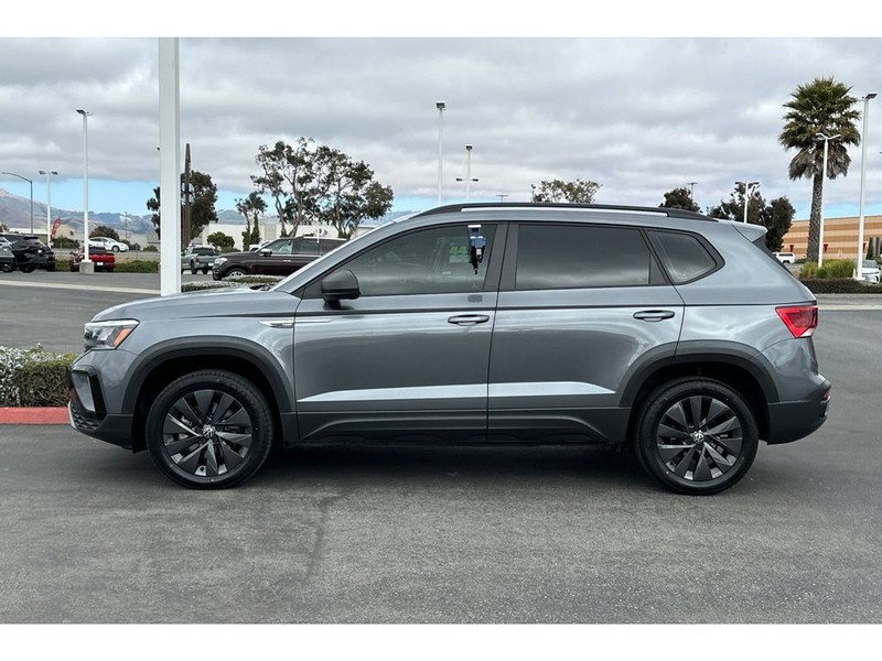 Volkswagen Taos Vehicle Full-screen Gallery Image 07
