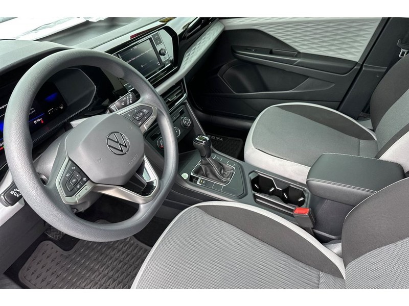 Volkswagen Taos Vehicle Full-screen Gallery Image 10