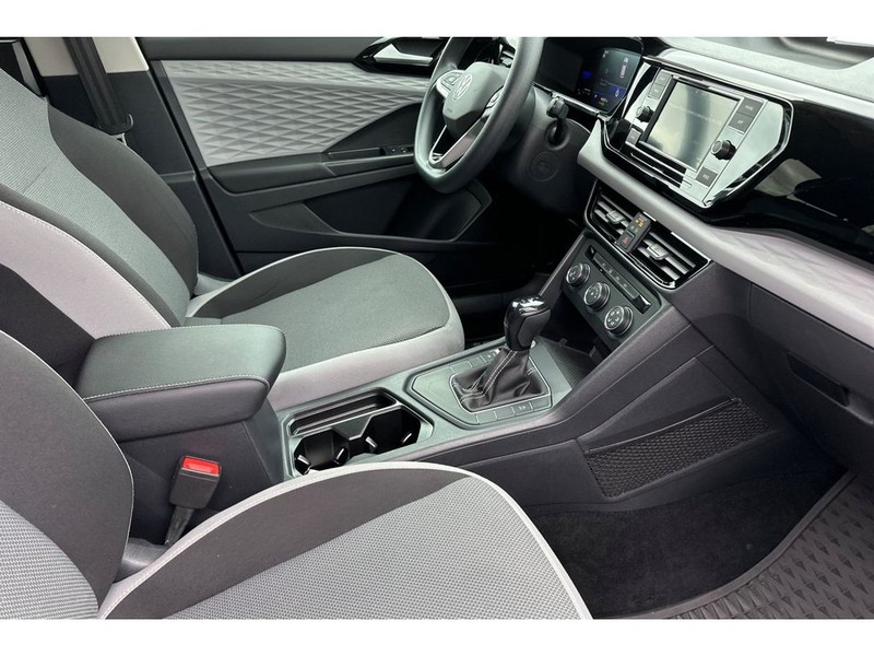 Volkswagen Taos Vehicle Full-screen Gallery Image 17