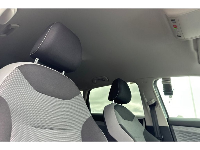 Volkswagen Taos Vehicle Full-screen Gallery Image 18