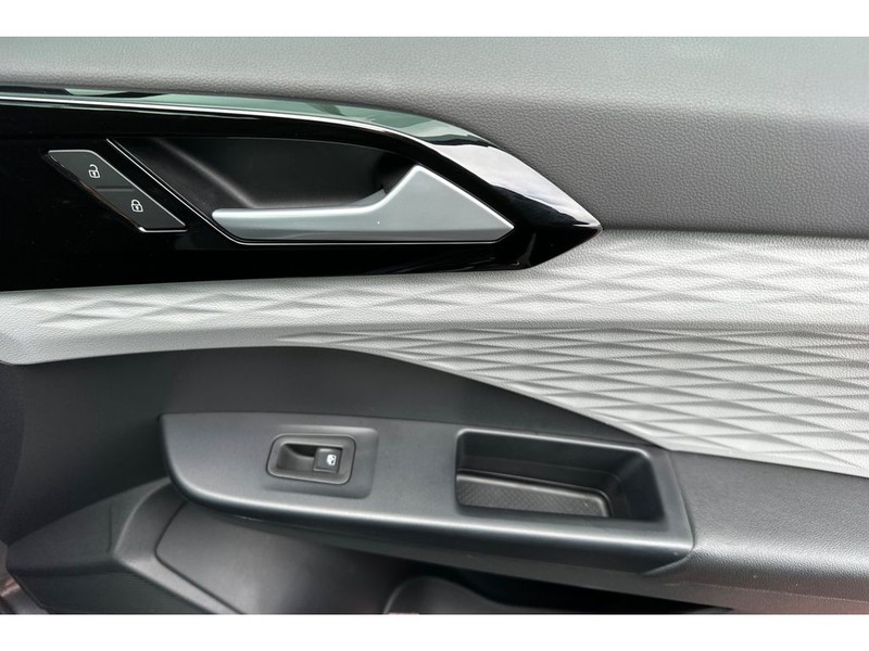 Volkswagen Taos Vehicle Full-screen Gallery Image 19