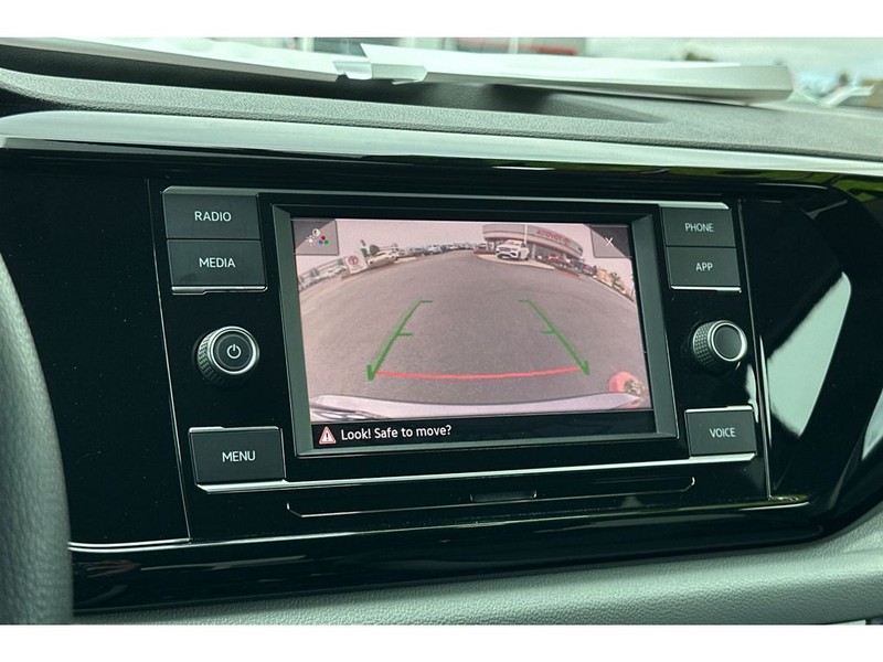 Volkswagen Taos Vehicle Full-screen Gallery Image 21