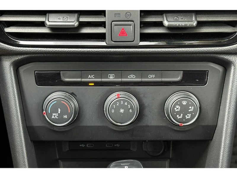 Volkswagen Taos Vehicle Full-screen Gallery Image 22