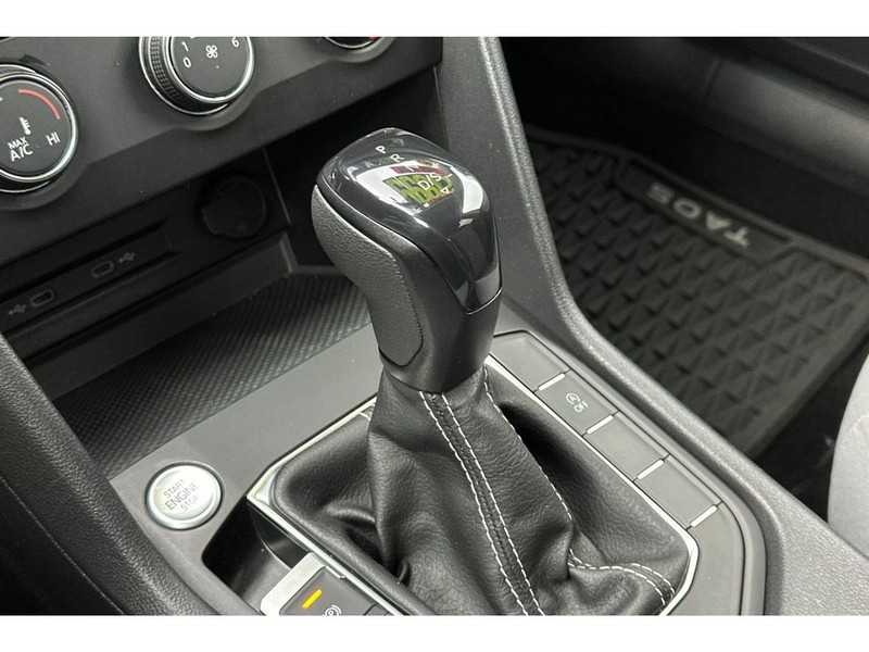 Volkswagen Taos Vehicle Full-screen Gallery Image 23
