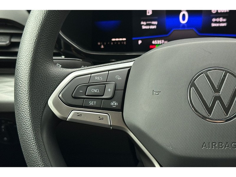 Volkswagen Taos Vehicle Full-screen Gallery Image 26