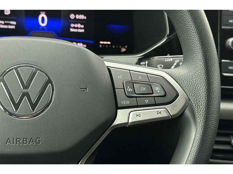 Volkswagen Taos Vehicle Full-screen Gallery Image 27