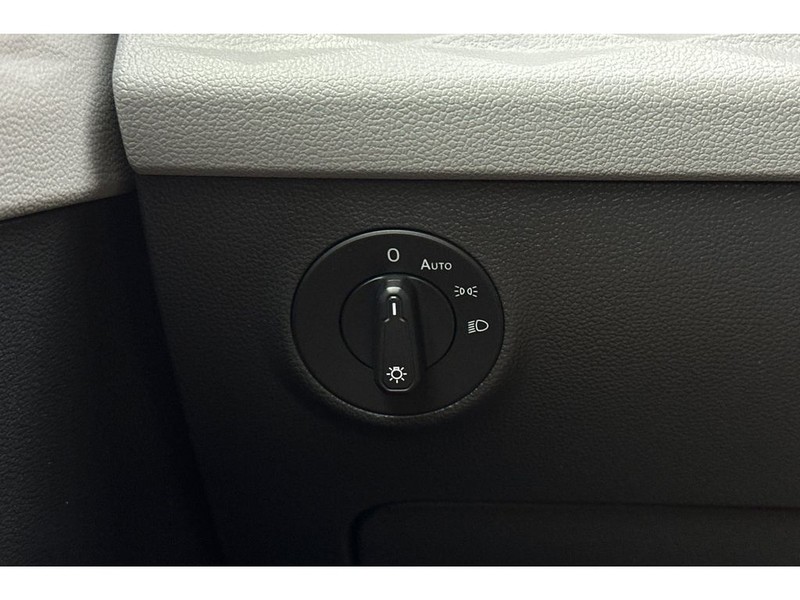 Volkswagen Taos Vehicle Full-screen Gallery Image 30