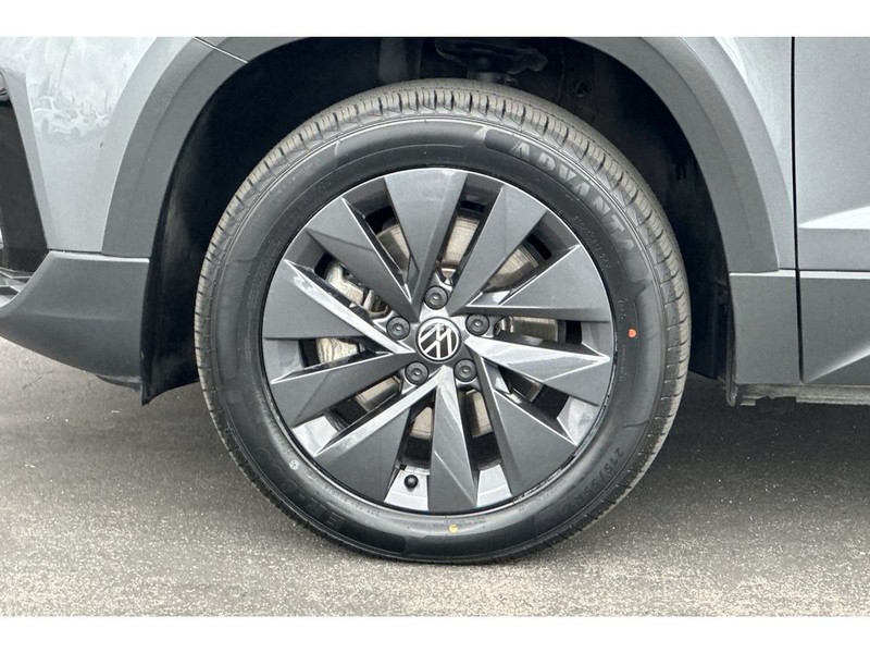 Volkswagen Taos Vehicle Full-screen Gallery Image 31