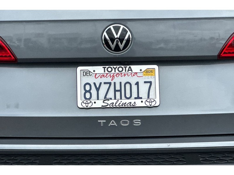 Volkswagen Taos Vehicle Full-screen Gallery Image 32