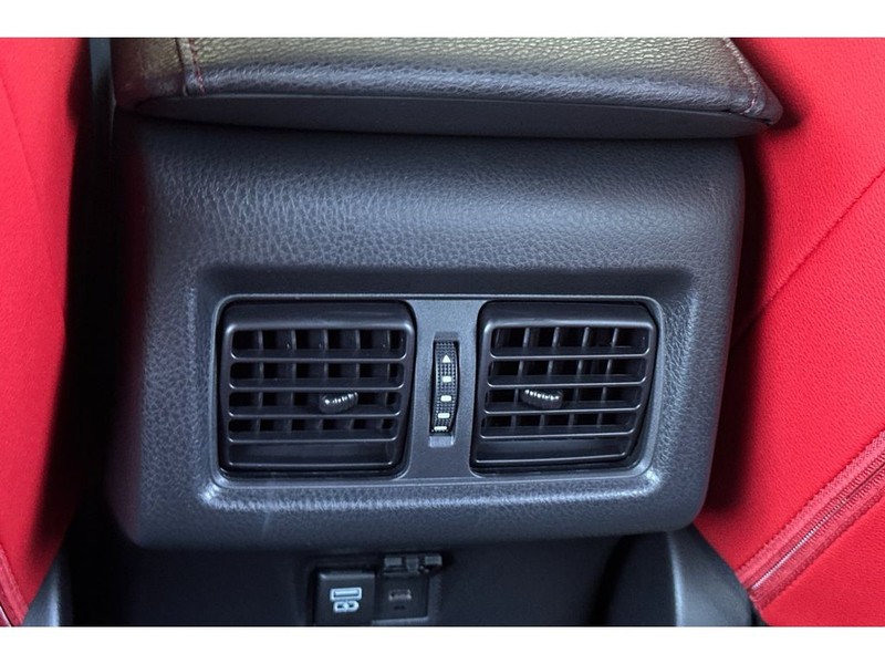 Toyota Camry Hybrid Vehicle Full-screen Gallery Image 14