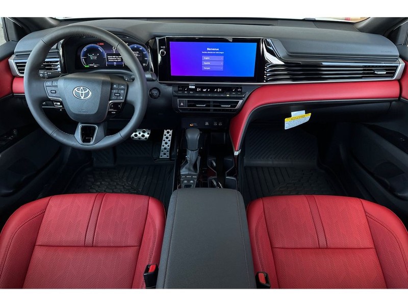 Toyota Camry Hybrid Vehicle Full-screen Gallery Image 15