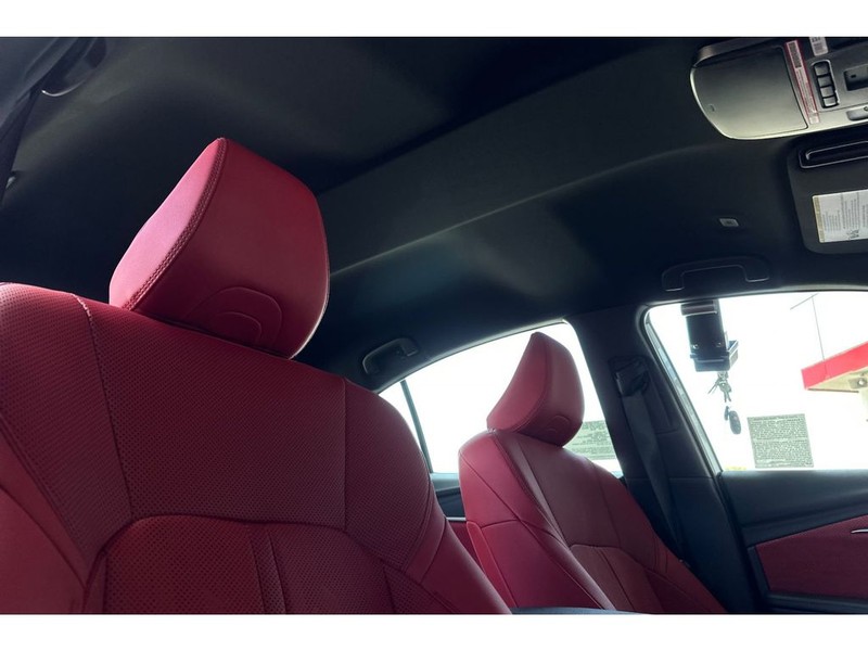 Toyota Camry Hybrid Vehicle Full-screen Gallery Image 18